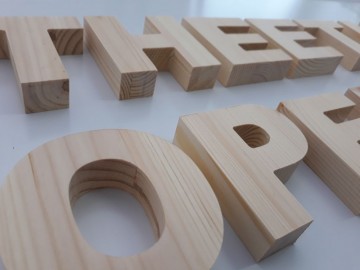 Voorbeeld letters grenen 1